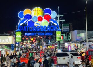 Entrepreneurs and employees at Phuket’s Walking Street stage peaceful gathering triggered by lawyer’s complaint of nightlife venues open past legal closing times