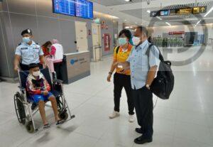 UPDATE: Phuket Governor personally takes blind boy involved in viral story to Siriraj Hospital in Bangkok