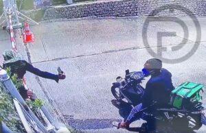 Food delivery rider allegedly snatches mobile phone from a security guard in Thalang– VIDEO