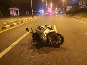 Unidentified foreign driver dies after motorbike crash in Rawai, Phuket