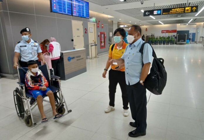 ผู้ว่าฯ ส่งตัวน้องโบ๋ท รักษา รพ.ศิริราช 9