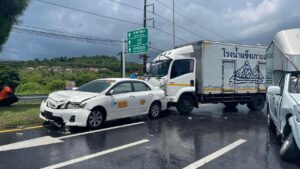 Traffic delays after three vehicles crash on Phuket Bypass Road