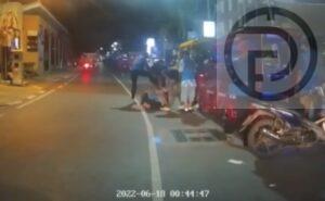 Video clip of Patong motorbike taxi drivers fighting goes viral on social media