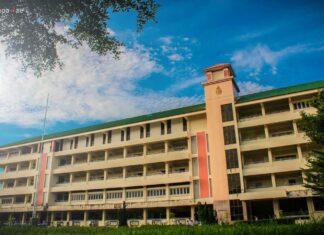 توقف مدرسة Ban Talad Nua في مدينة بوكيت مؤقتًا بعض الفصول الدراسية في الموقع بسبب ارتفاع حالات Covid -19