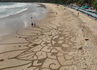 Tourists interested in ‘Arts on Kata Beach’, a first time event for Phuket