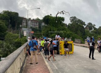 Five foreign tourists escape serious injuries after Tuk Tuk taxi overturns in Patong