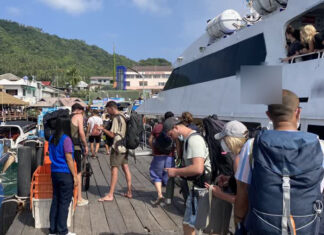 Tourists wait up to five hours for ferries from Samui Island