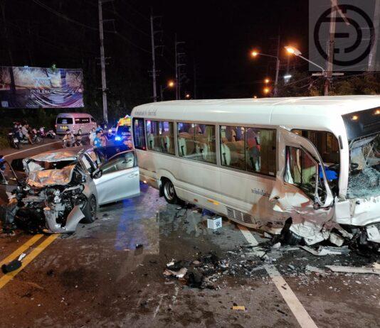Muore il conducente di Singapore, quattro passeggeri di Singapore sono rimasti feriti dopo che una berlina si è schiantata contro un autobus ferendo un coreano e due thailandesi a Phuket