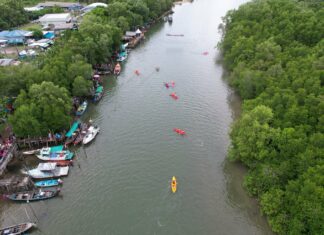Wichit holds canoeing competition at Mudong Canal
