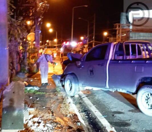 Pickup truck crashes into power pole in Koh Kaew causing blackout for many hours