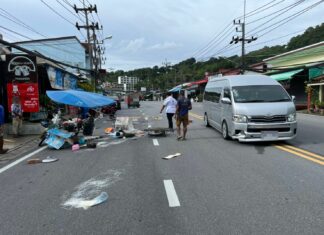 Noodle vendor injured after motorbike sidecar collides with minivan in Kata