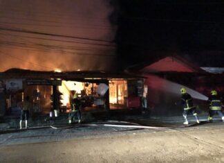 Fire destroys grocery store in Rassada and alarms residents