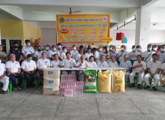 Kusoldharm Foundation in Phuket donated food worth 400,000 baht to 42 shrines for free vegetarian food