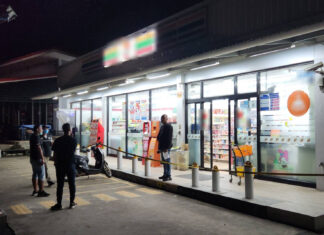 Suspect on the run after robbing convenience store in Thalang