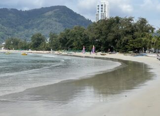 Phuket tourism leaders want cheaper domestic flights to help tourism