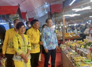 Loy Krathong festival at Saphan Hin, Phuket is underway