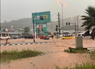 Phuket subisce gravi inondazioni durante le ore di punta – VIDEO