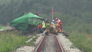 UPDATE: Police on the hunt for suspected insurgents who caused train derailment in Songkhla