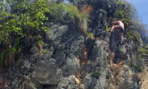 Thai National Park Officials Warn Tourists After Foreigner Free Climbs Cliff in Krabi