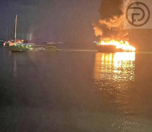 Bateau à moteur Fire Guts sur l'île de Samui