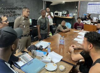 MISE À JOUR: Deux étrangers et trois Thaïlandais arrêtés à Patong, Phuket après s'être battus à la suite d'un différend sur les courses de motos