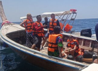 Three Tourists and Four Crew Members Rescued after Speedboat Capsizes in Krabi