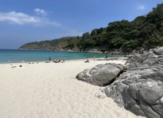 AGGIORNAMENTO: Freedom Beach a Phuket è tornata per uso pubblico