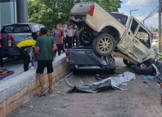 Nine Vehicles Damaged After Pickup Truck Crash in Krabi