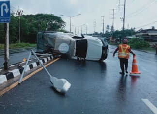 Driver Injured After Pickup Truck Overturns in Thalang, Blames Wet Road