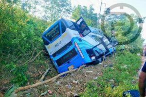 Ten People Injured After Bus Crash in Songkhla