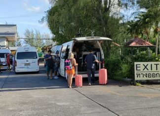PÄIVITYS: Phuketin taksinkuljettajia pyydettiin olemaan kohteliaampia turisteille virustapauksen jälkeen – VIDEO
