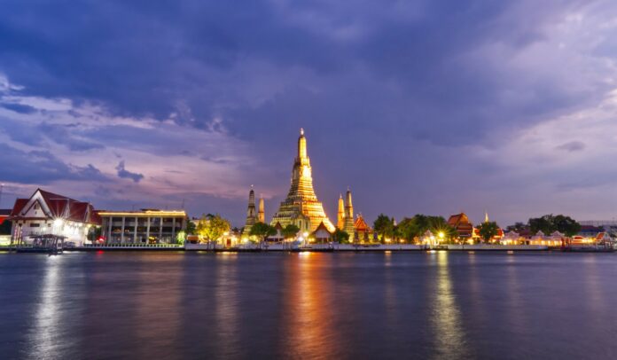 090622-094612วัดอรุณฯ-scaled