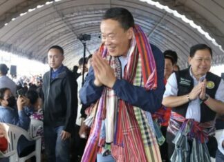 PM Visits Flood Sites in Ubon Ratchathani