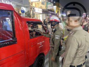 Weapons and Forty Three Methamphetamine Pills Found in Patong Tuk Tuk Taxi