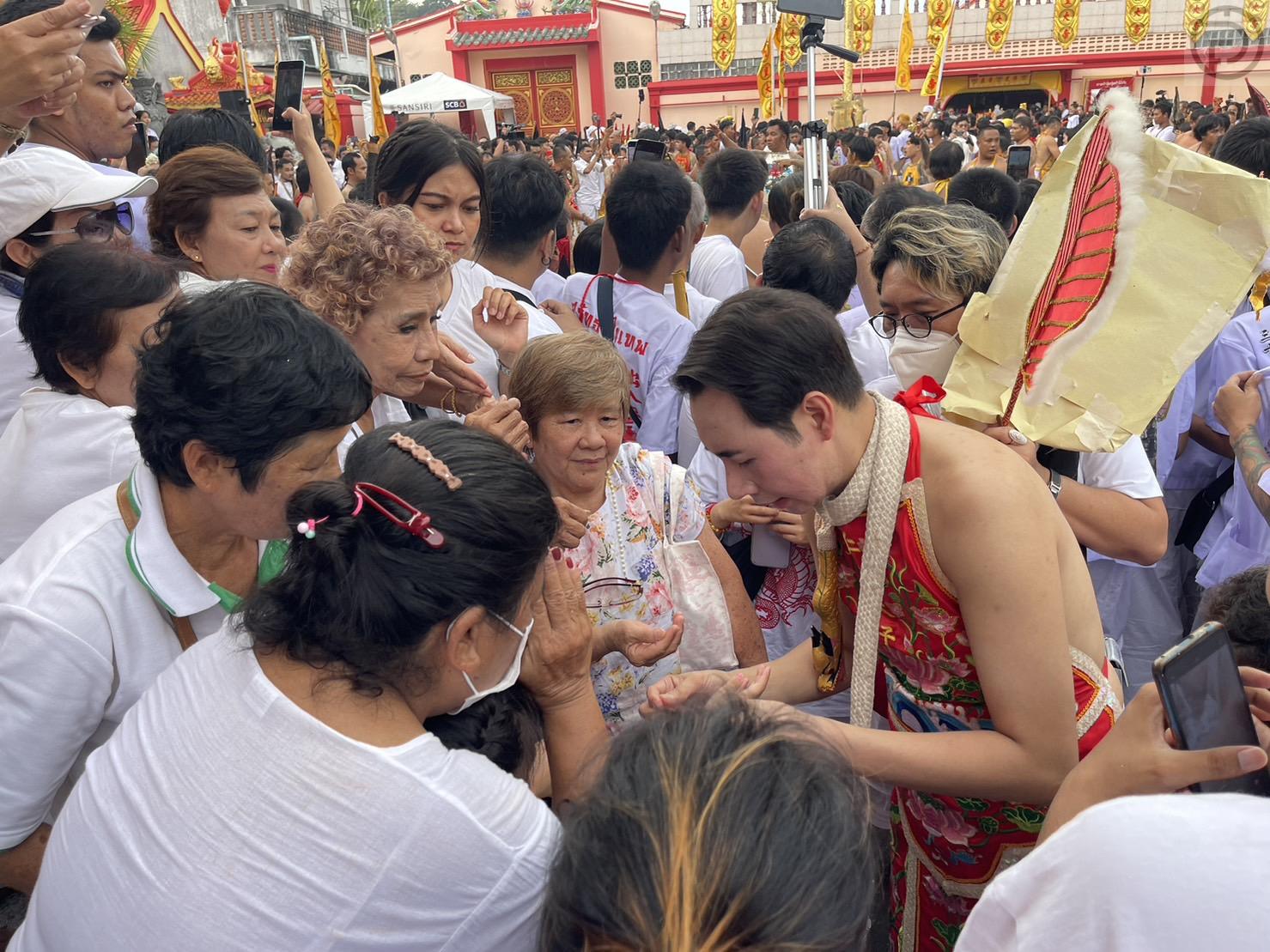 超过 2,000 名信徒参加普吉岛素食街头游行 – 摄影之旅 - The Phuket Express