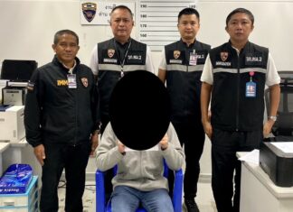 Illegal Foreign Tour Guide Arrested at Phuket Airport