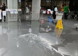 Phuket Airport Clarifies After Water Leaking from Roof in Terminal Causes Passengers to Slip