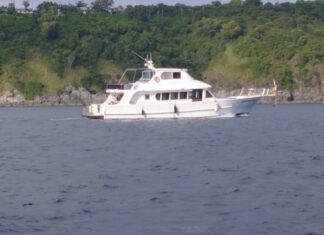 Boat Captain Jumps Into Sea in Chalong to Escape Possible Mutiny Attempt by Crew Member