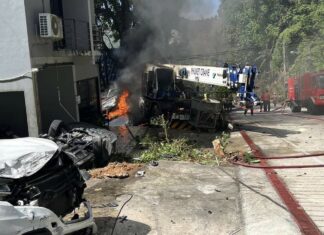 One Person Injured after Crane Truck Crashes into Homes and Vehicles in Patong – Videos