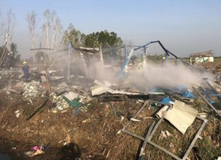 Psychiatrieeinheit wird eingesetzt, um Opfern der Explosion in der Feuerwerksfabrik in Suphanburi zu helfen