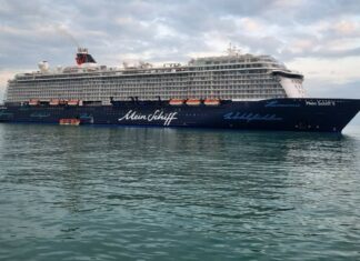 More than 4,000 Foreign Passengers on Cruise Liners Arrive on Samui Island