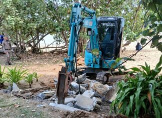 MISE À JOUR : Les escaliers d'une villa à Phuket où le médecin aurait été frappé à coups de pied ont été démolis