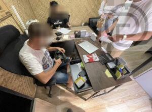 Russian Man Arrested For Allegedly Working at Money Exchange Booth in Thalang