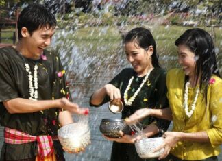 Suggerimenti essenziali per un festival Songkran sicuro e gioioso