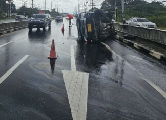 Israeli Tourist Injured after Minivan Overturns in Thalang, Minivan Driver Blames Wet Road