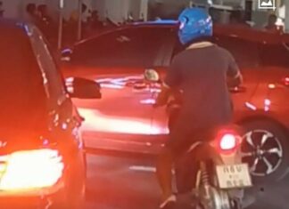 Russian Tourist Pursues Bag Snatcher in Phuket Town, But Suspect Escapes