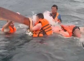 Two Chinese Tourists and Thai Captain Rescued after Boat Capsizes Near Phi Phi Island – VIDEO