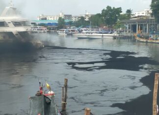 Kiertoajeluvene Rassadassa päästi mustaa ainetta mereen – VIDEO