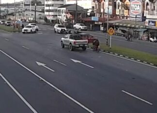 Motorbike Rider Driving the Wrong Way Crashes Into Multiple Vehicles at U-turn in Thalang – VIDEO