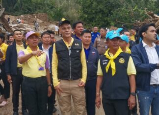 Caretaker Deputy Minister of Interior Visited Phuket to Distribute Relief Supplies to Flood and Landslide Victims
